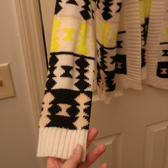 Ekklesia Triangle Tribal Cardigan Sweater - Picture 4 of 7